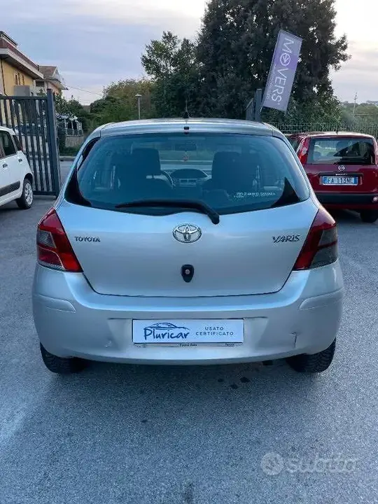 Toyota Yaris 2011 photo 4