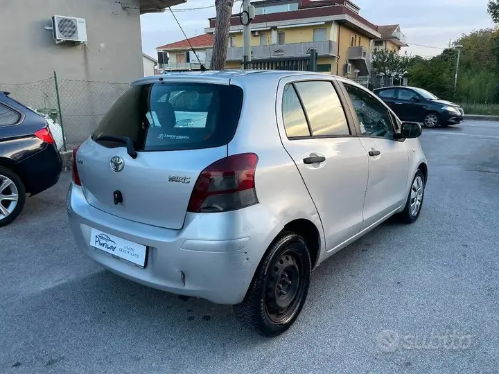 Toyota Yaris 2011 photo 5