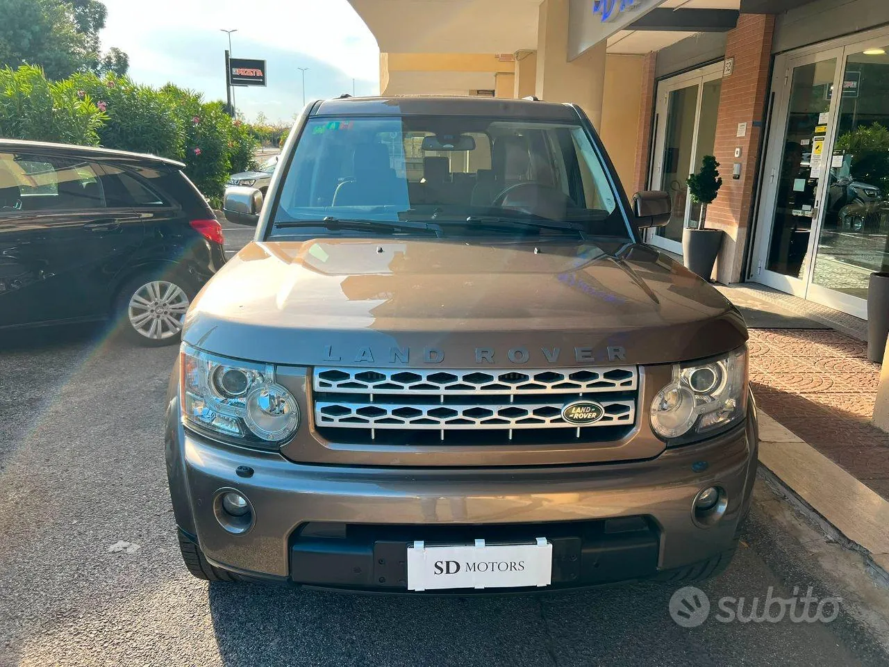 Land Rover Discovery 2011 photo 2