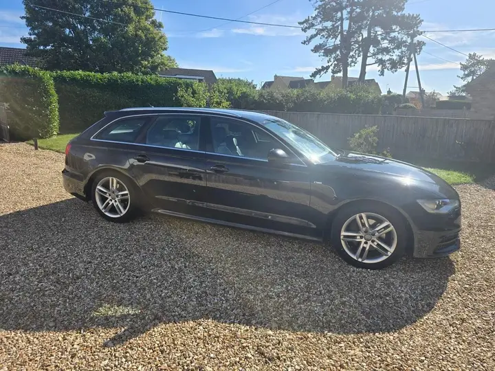 Audi A6 Avant 2012 photo 2