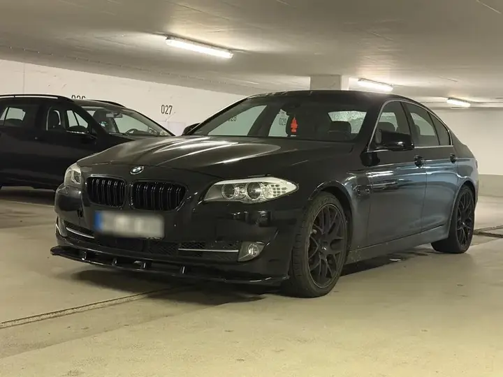 BMW 523I