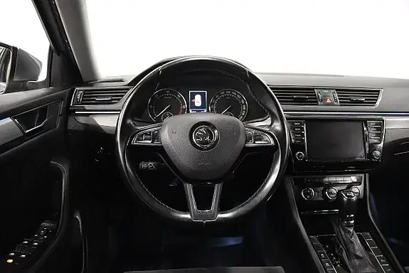 Skoda Superb 2017 photo 2