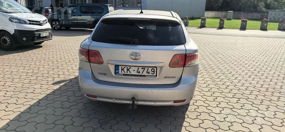 Toyota Avensis 2010 photo 5