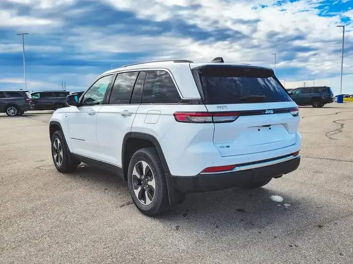 Jeep Grand Cherokee 2023 photo 4