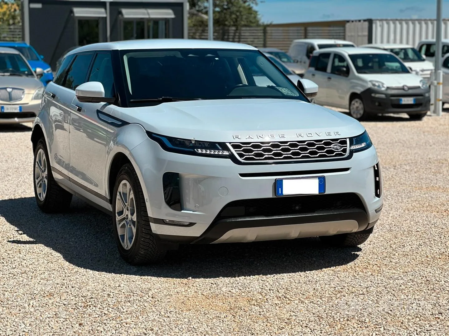 Land Rover Range Rover Evoque 2021 photo 2