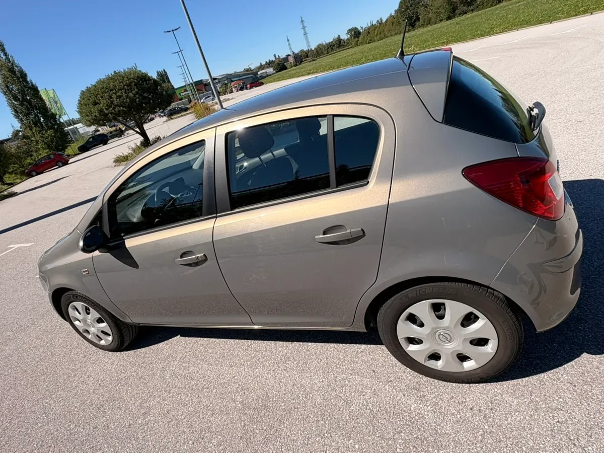 Opel Corsa 2013 photo 2