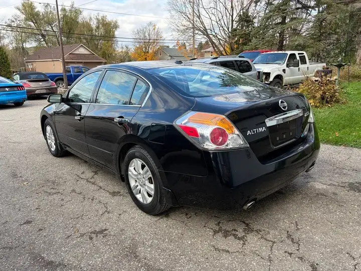 Nissan Altima 2010 photo 3