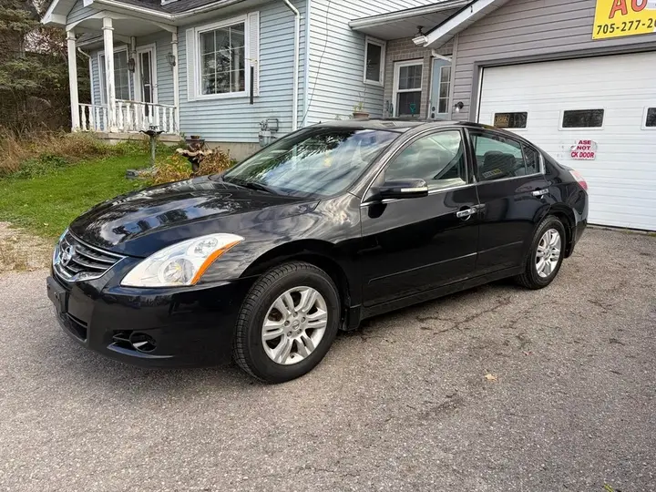 Nissan Altima 2010 photo 2