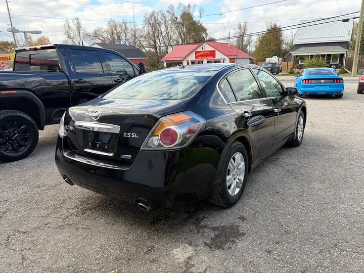 Nissan Altima 2010 photo 4