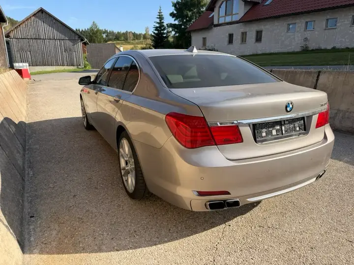 BMW 7Er-Reihe 760I 2010 photo 3