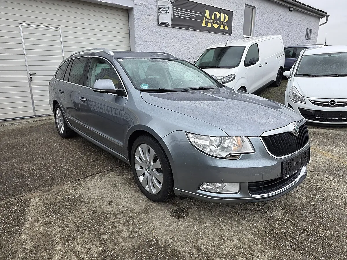 Skoda Superb 2011 photo 3