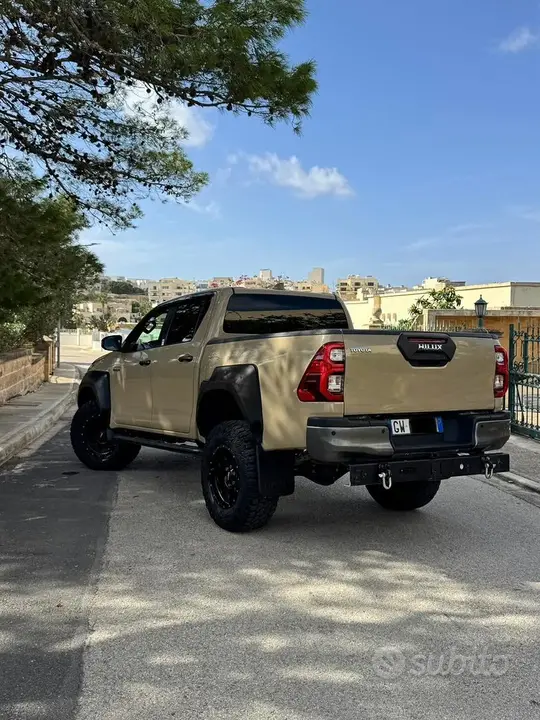 Toyota Hilux 2024 photo 2