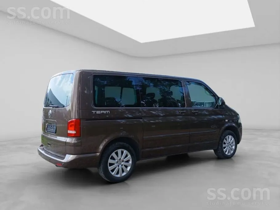 Volkswagen Multivan 2010 photo 3