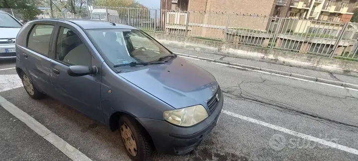 Fiat Punto 2004 photo 2