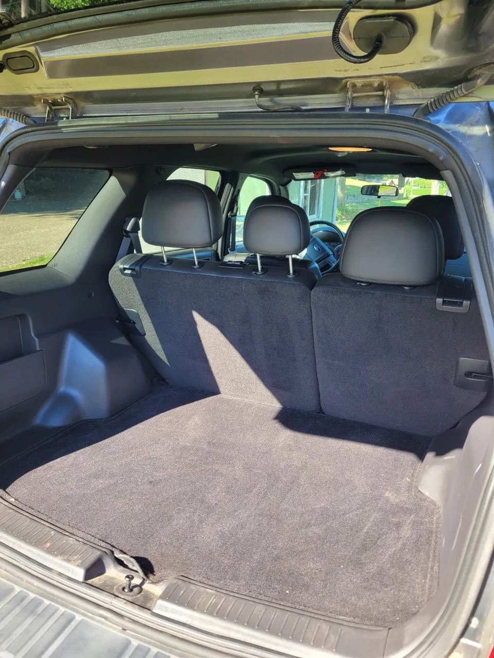 Ford Escape 2011 photo 2