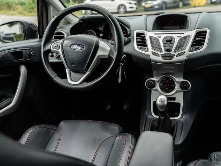 Ford Fiesta 2009 photo 2