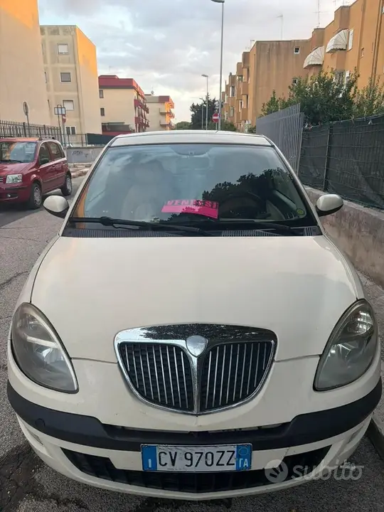 Lancia Ypsilon