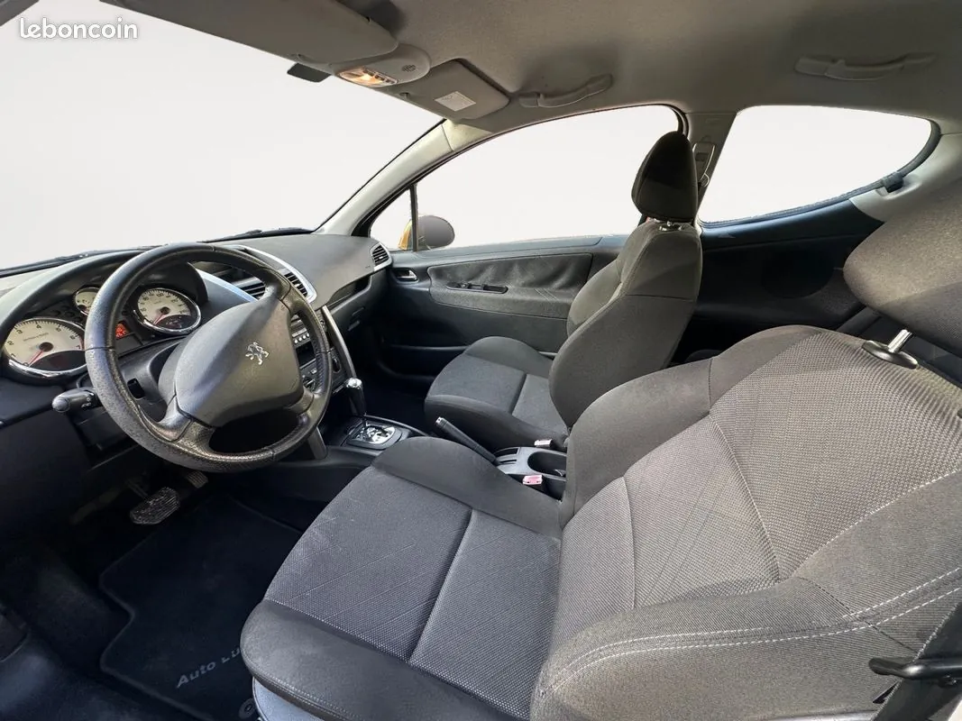 Peugeot 207 2008 photo 2