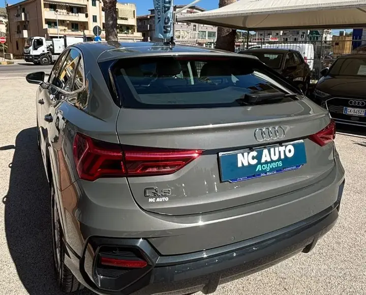 Audi Q3 2022 photo 2