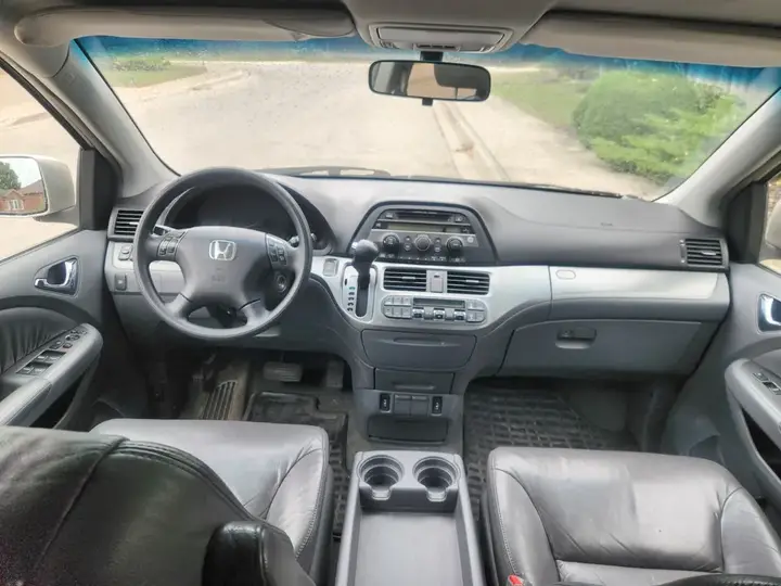 Honda Odyssey 2005 photo 3