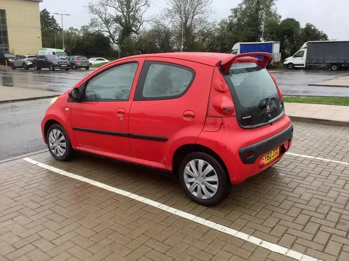 Peugeot 107 2010 photo 5