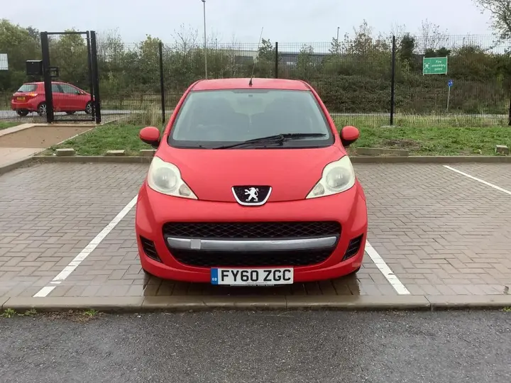 Peugeot 107 2010 photo 2