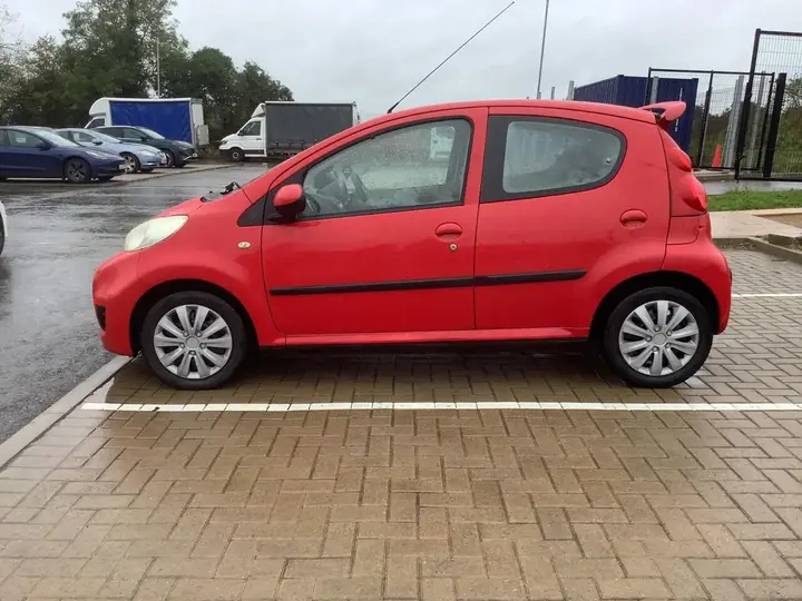 Peugeot 107 2010 photo 4