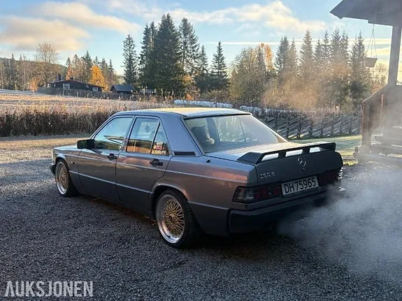 Mercedes-Benz 190 1985 photo 4