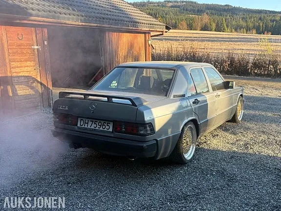 Mercedes-Benz 190 1985 photo 3