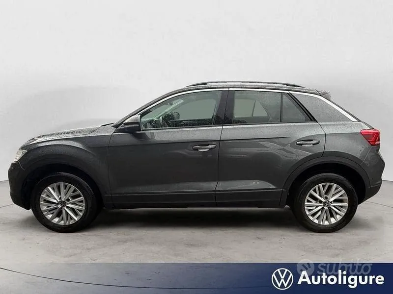 Volkswagen T-Roc 2023 photo 2