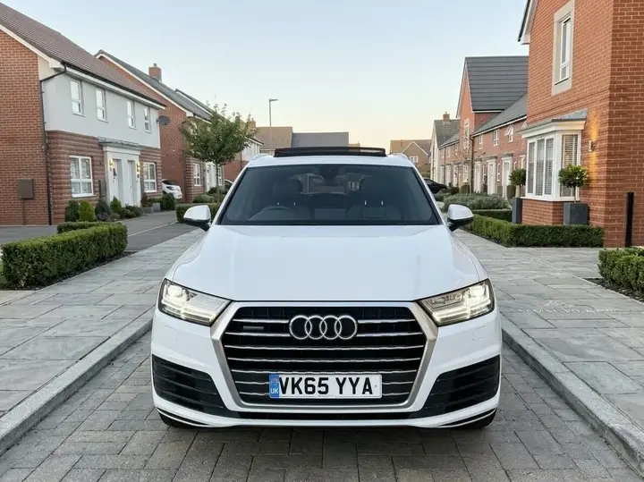 Audi Q7 2015 photo 2