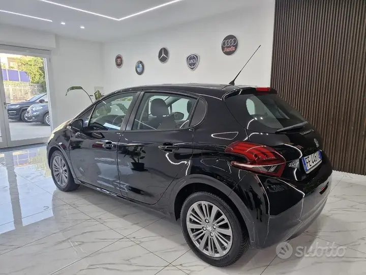 Peugeot 208 2016 photo 4