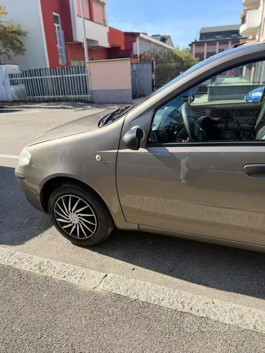 Fiat Punto 2005 photo 2