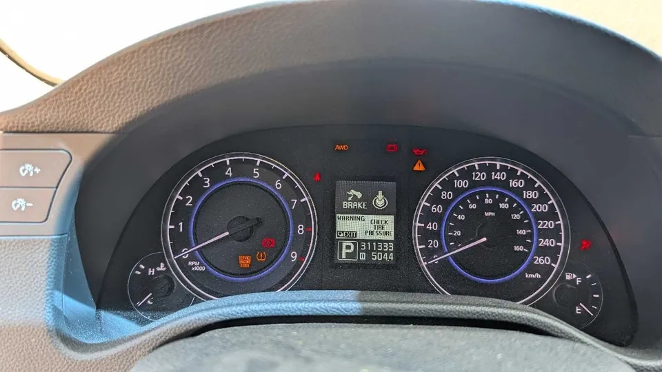 Infiniti G37 2013 photo 4