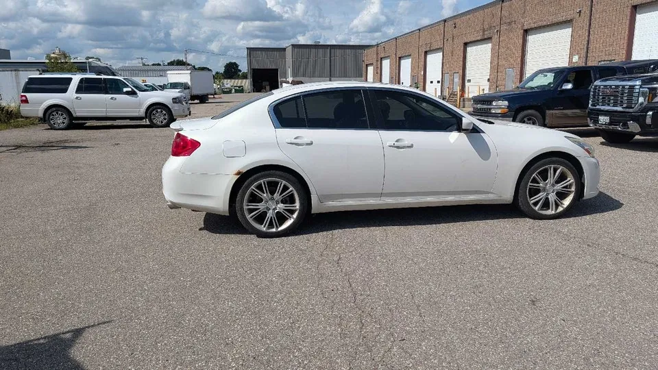 Infiniti G37 2013 photo 2