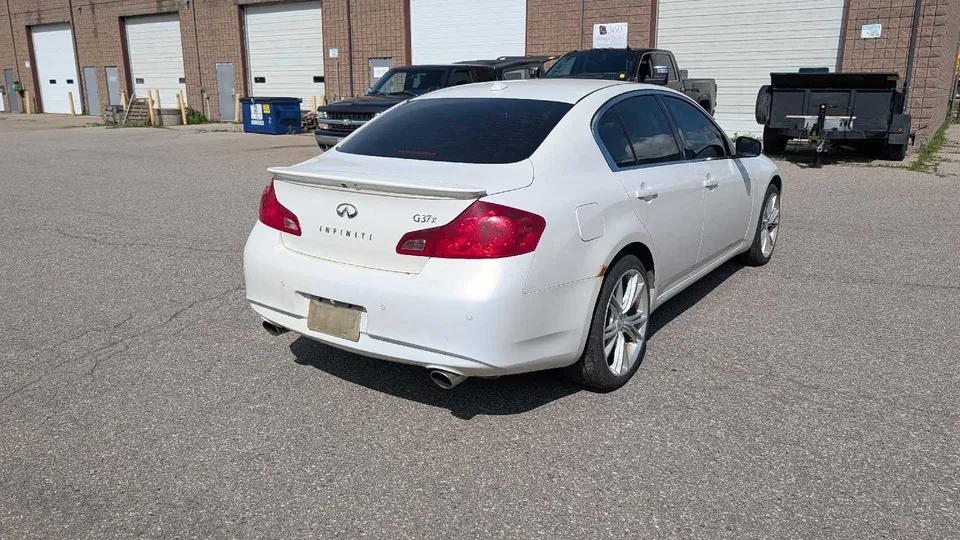 Infiniti G37 2013 photo 3