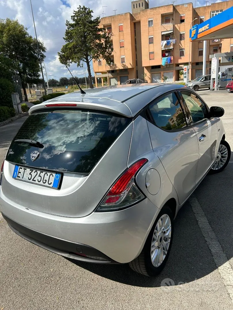 Lancia Ypsilon 2014 photo 2