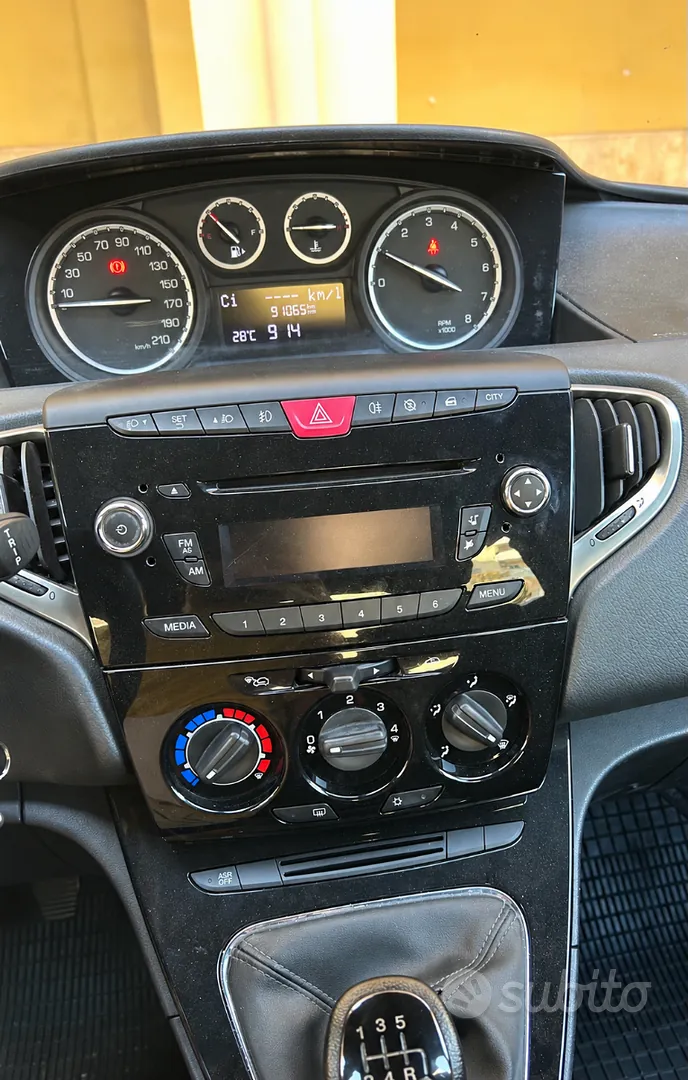 Lancia Ypsilon 2014 photo 4