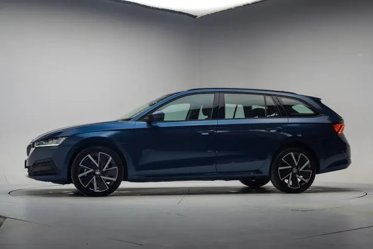 Skoda Octavia 2022 photo 2