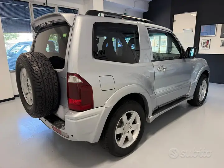 Mitsubishi Pajero 2004 photo 5