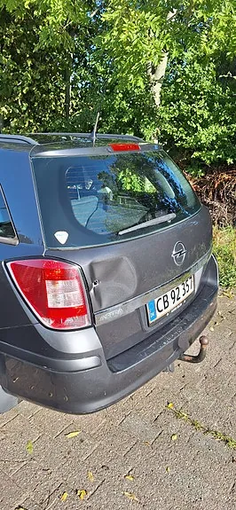 Opel Astra 2010 photo 2