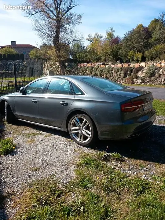 Audi A8 2017 photo 2