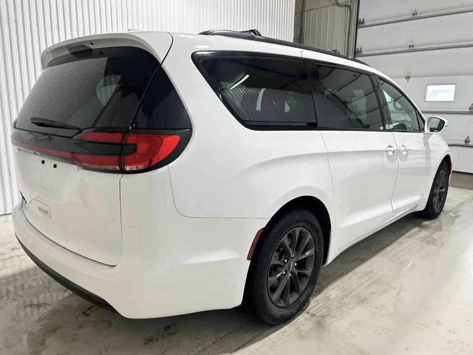 Chrysler Pacifica 2022 photo 3