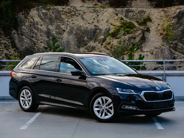 Skoda Octavia Combi 2023 photo 4