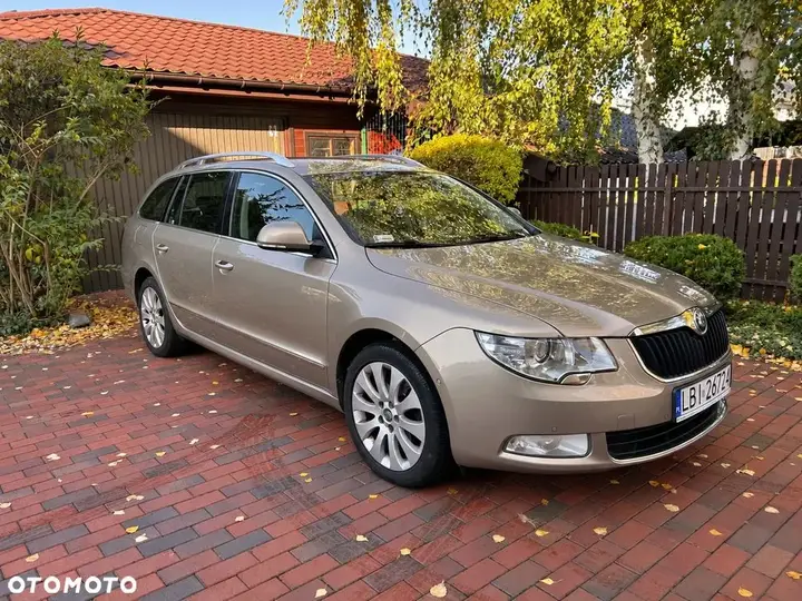 Skoda Superb 2011 photo 2