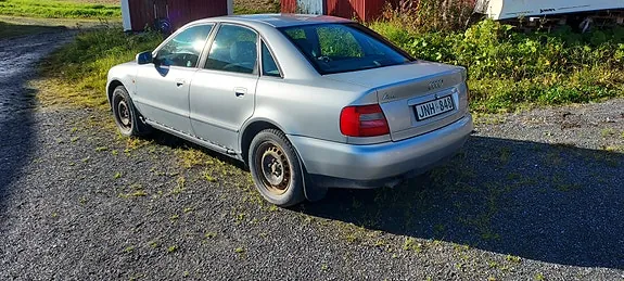 Audi A4 1997 photo 2