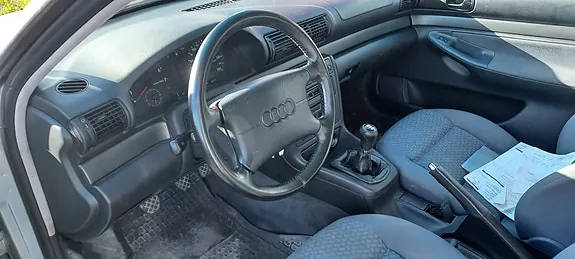 Audi A4 1997 photo 3