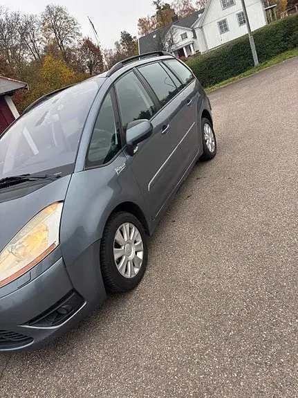 Citroen Grand C4 Picasso 2010 photo 3