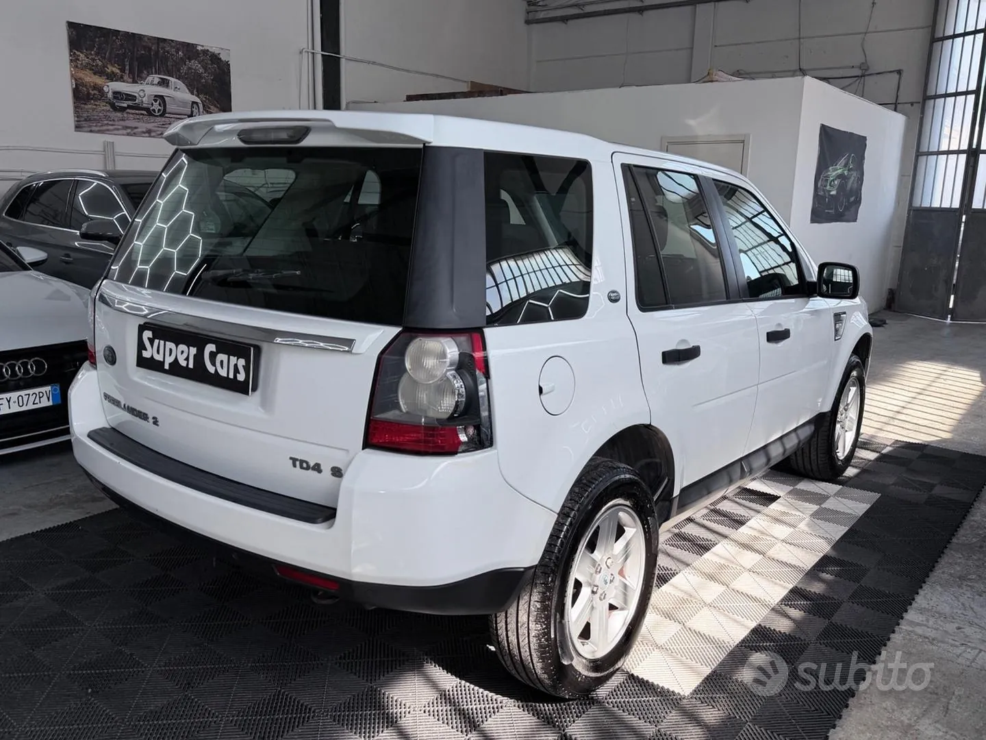 Land Rover Freelander 2012 photo 4