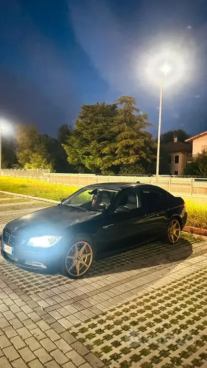 BMW 320D 2008 photo 2